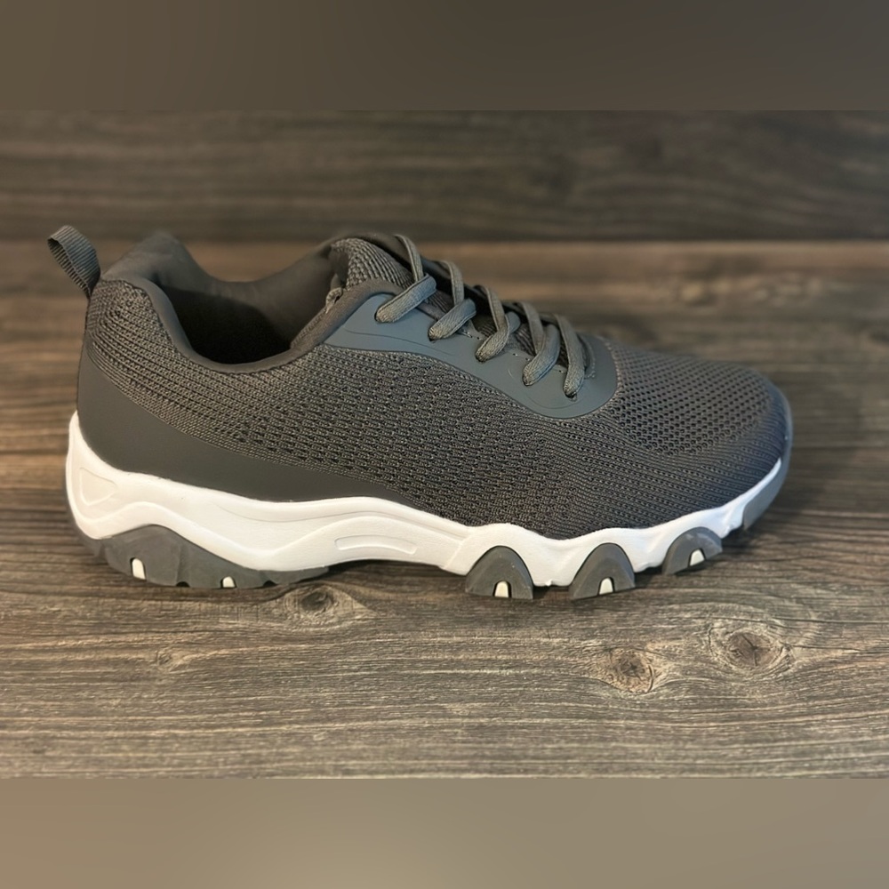 Unbranded women athletic shoes Size 7